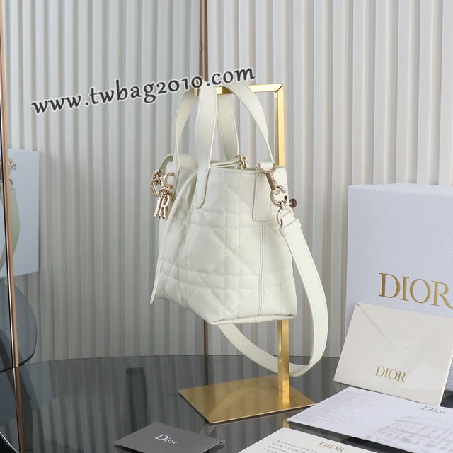 Dior专柜新款迪奥高仿原单原厂级Toujours竖版系列小号白色M2835菜篮子 djfk1455